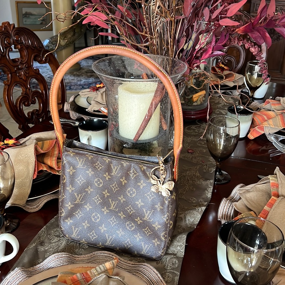 Looping MM, authentic Louis Vuitton, shoulder/hand bag
